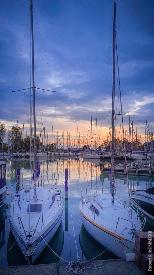 Fonix Hotel Balatonföldvár エクステリア 写真