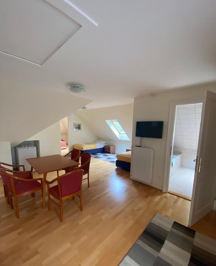 Fonix Hotel Balatonföldvár エクステリア 写真