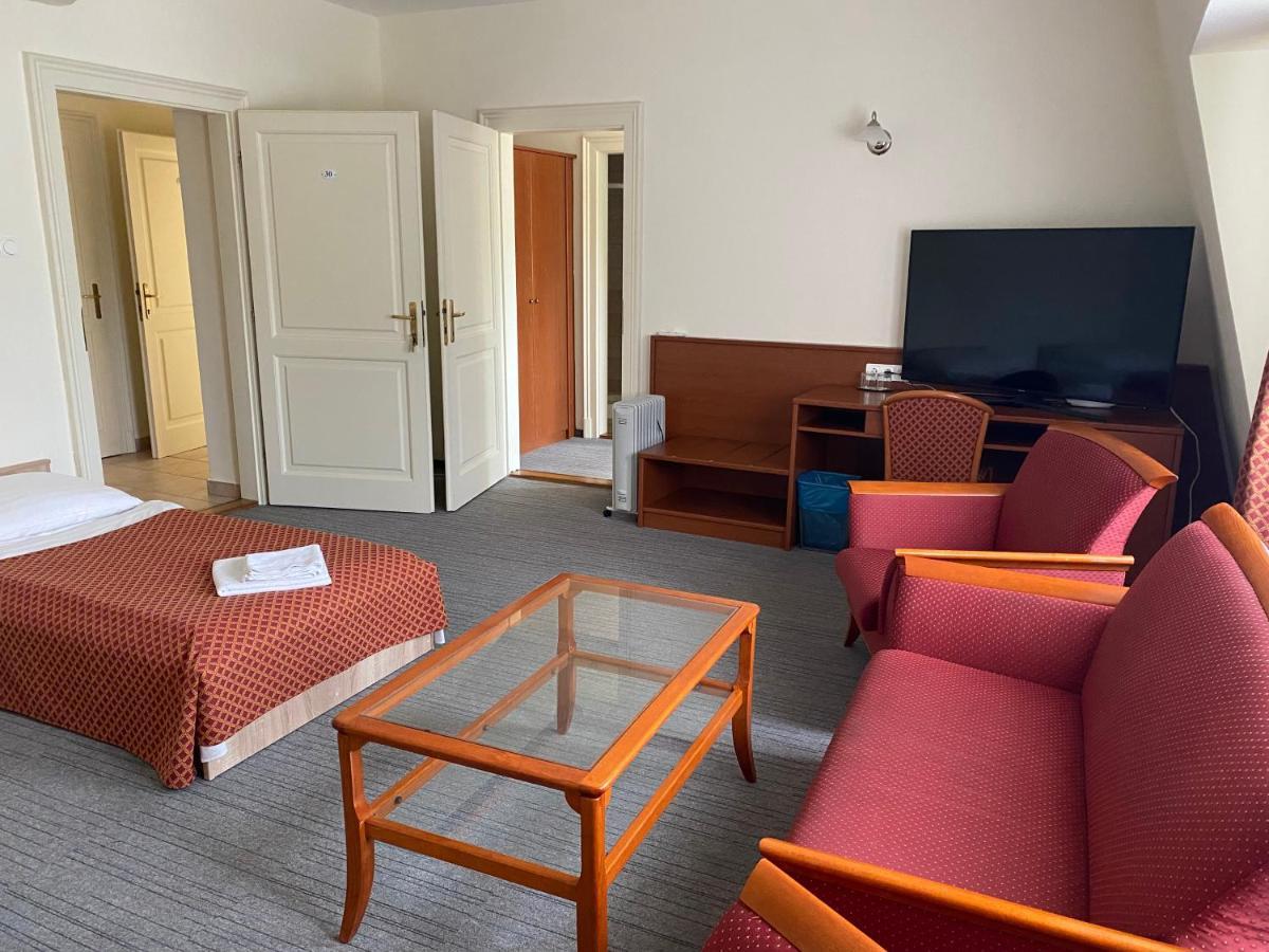 Fonix Hotel Balatonföldvár エクステリア 写真