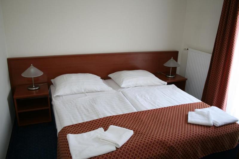 Fonix Hotel Balatonföldvár エクステリア 写真
