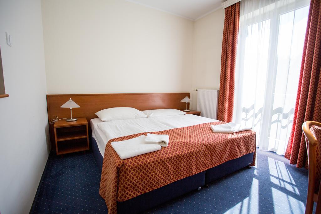 Fonix Hotel Balatonföldvár エクステリア 写真