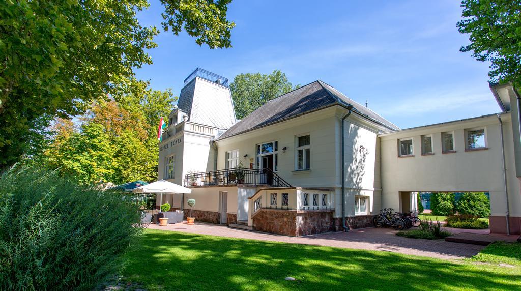 Fonix Hotel Balatonföldvár エクステリア 写真