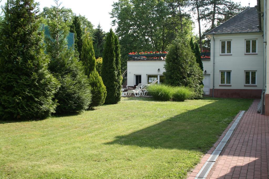 Fonix Hotel Balatonföldvár エクステリア 写真